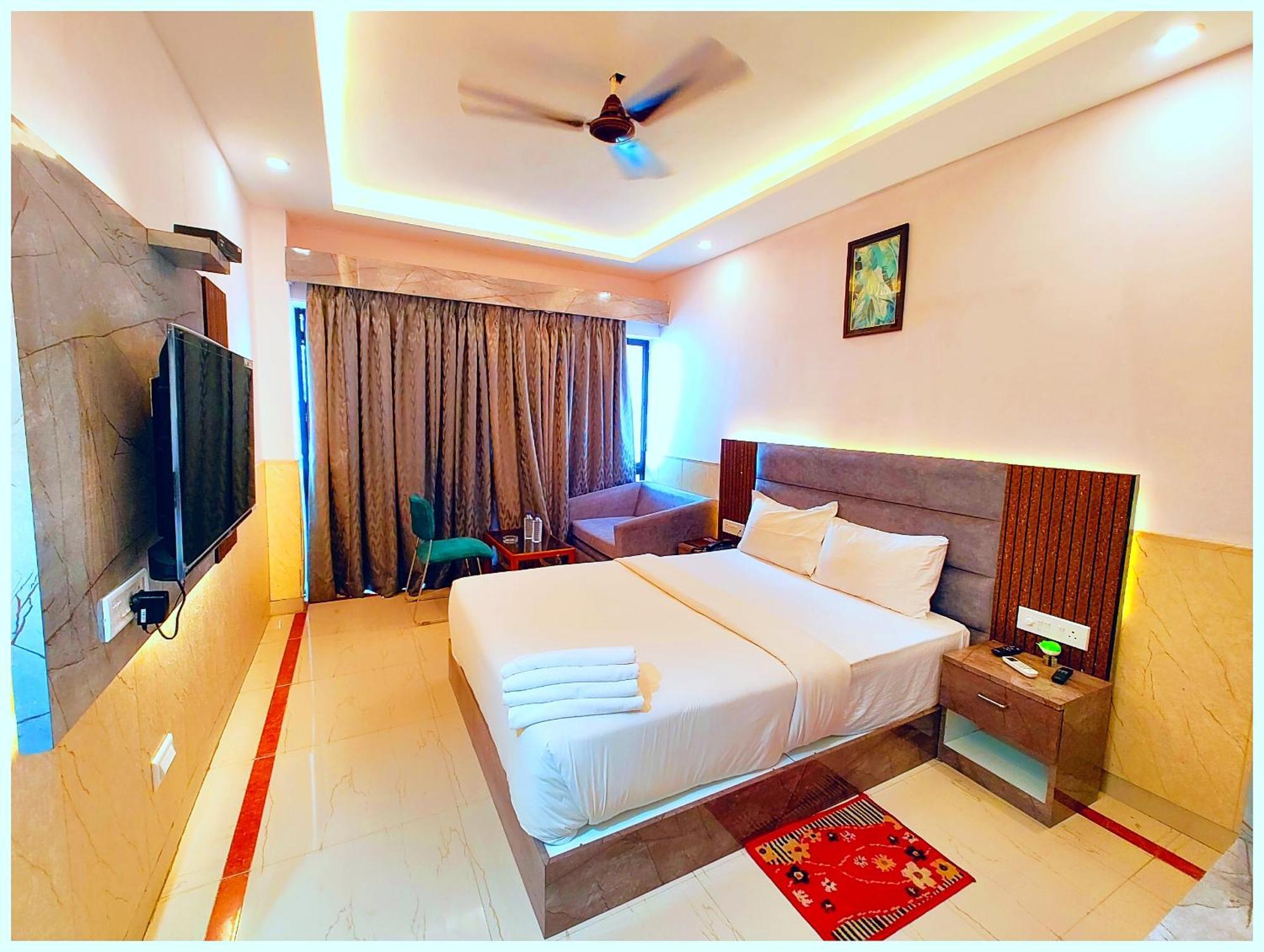 Hotel D R E A M L A N D Near Sea Beach - - Restaurant & Parking Facilities - Prime Location With Luxury And Spacious - Book Now